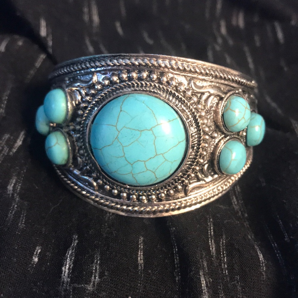 NWOT Turquoise Bracelet